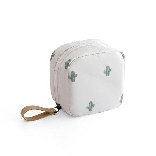 Make-up bag You can take your makeup everywhere can accommodate a lot of bright colours