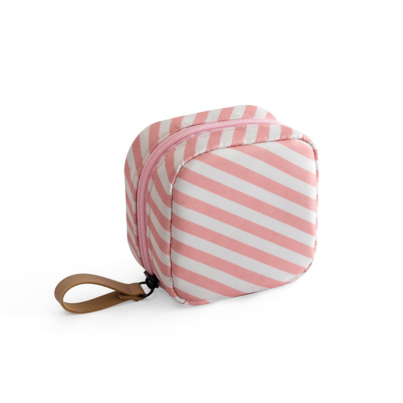 Load image into Gallery viewer, Make-up bag You can take your makeup everywhere can accommodate a lot of bright colours

