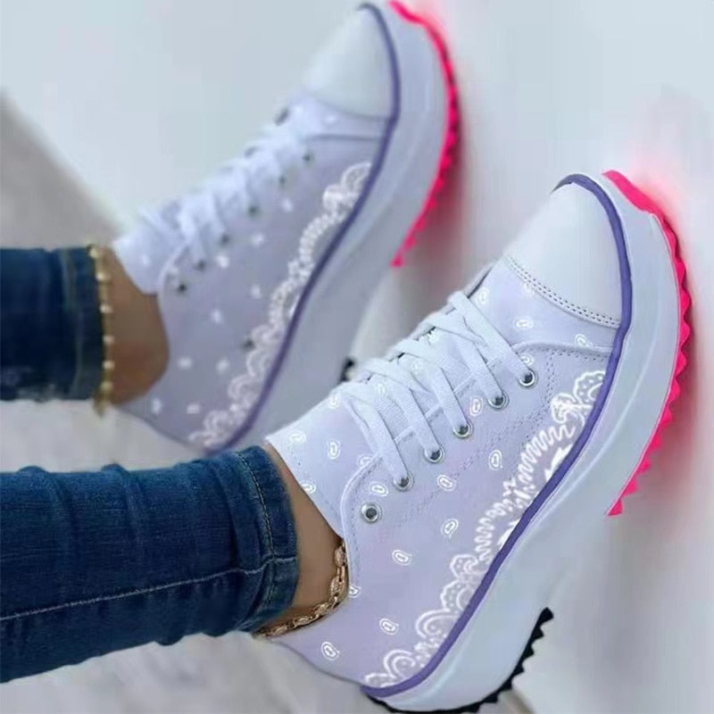 Load image into Gallery viewer, Lovely casual women sneakers with patterns and different colors for you
