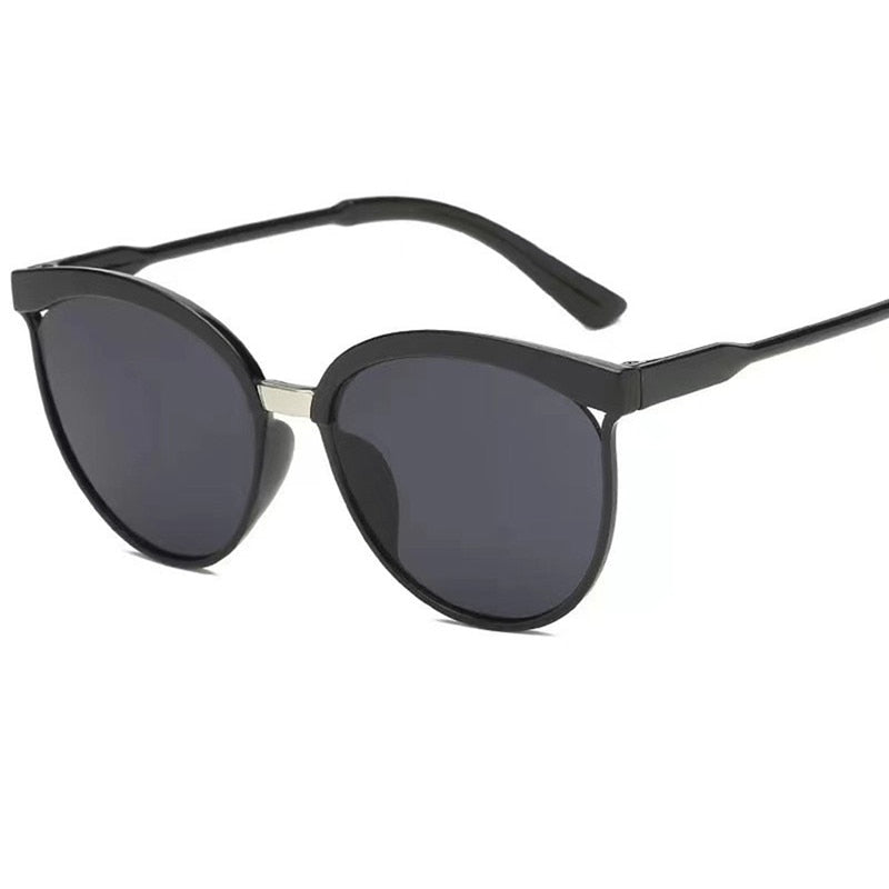 Load image into Gallery viewer, Classic sunglasses Be elegant with our new collection!
