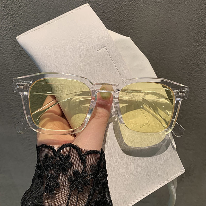 Load image into Gallery viewer, Sunglasses with colored lens in the shape of a square
