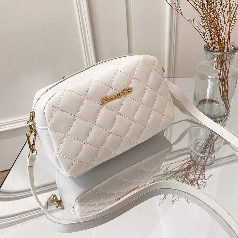 Load image into Gallery viewer, Stylish women's bag of soft leather, a brand and bright colors
