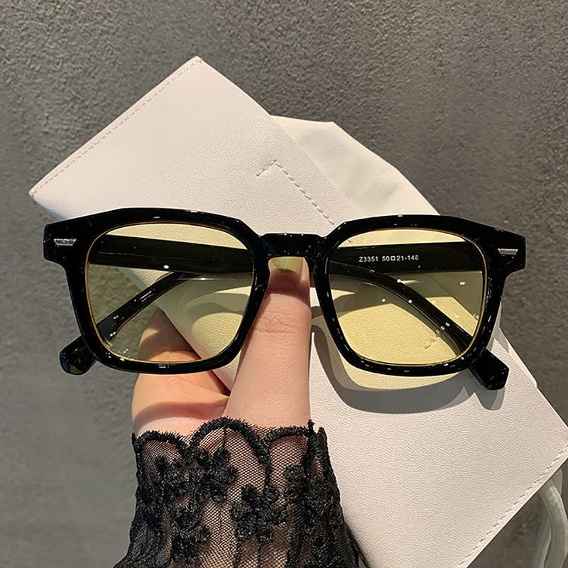 Load image into Gallery viewer, Sunglasses with colored lens in the shape of a square
