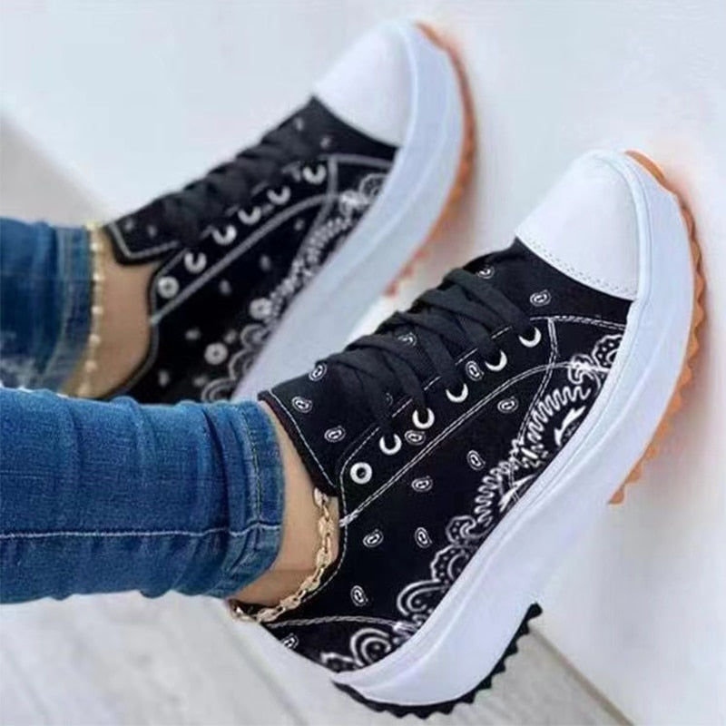 Load image into Gallery viewer, Lovely casual women sneakers with patterns and different colors for you
