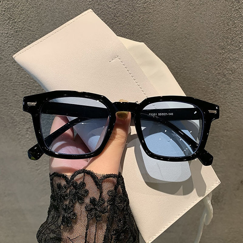 Load image into Gallery viewer, Sunglasses with colored lens in the shape of a square
