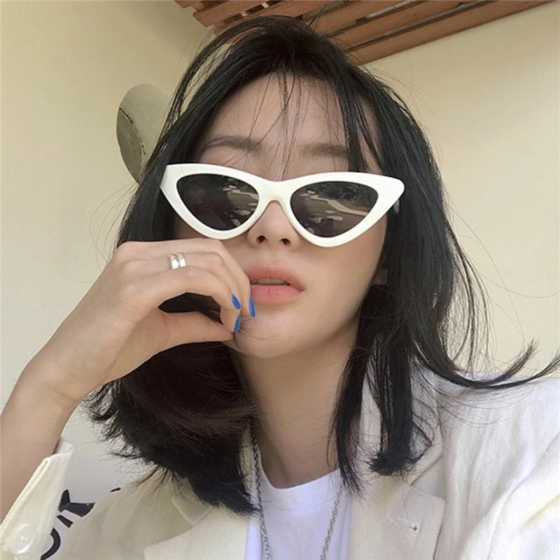 Load image into Gallery viewer, Sunglasses with colored lens in the shape of a square
