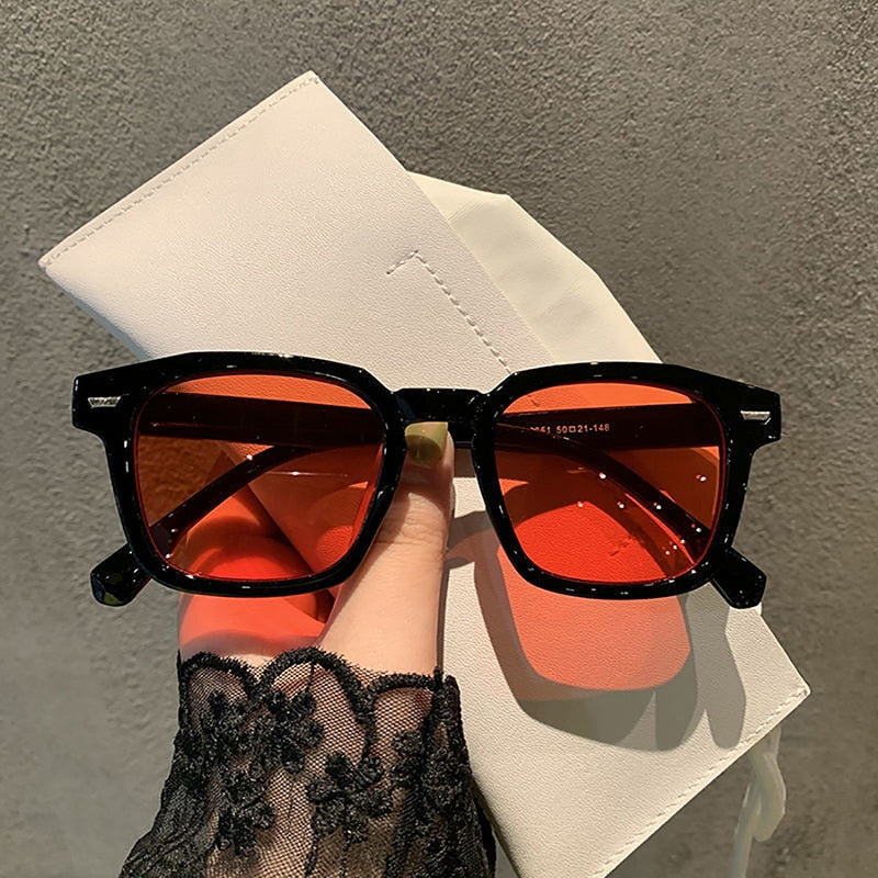 Load image into Gallery viewer, Sunglasses with colored lens in the shape of a square
